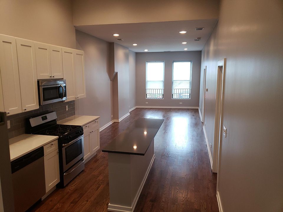 1st image of 7058 N Clark St #203