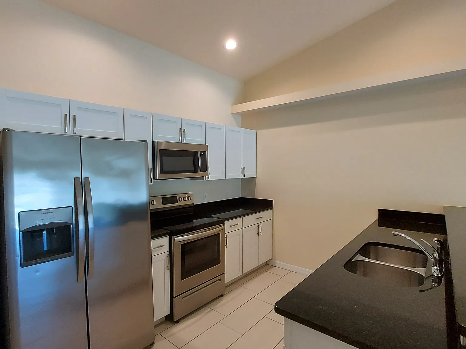 613/615 Southeast 7th Street - 615 — Photo 2