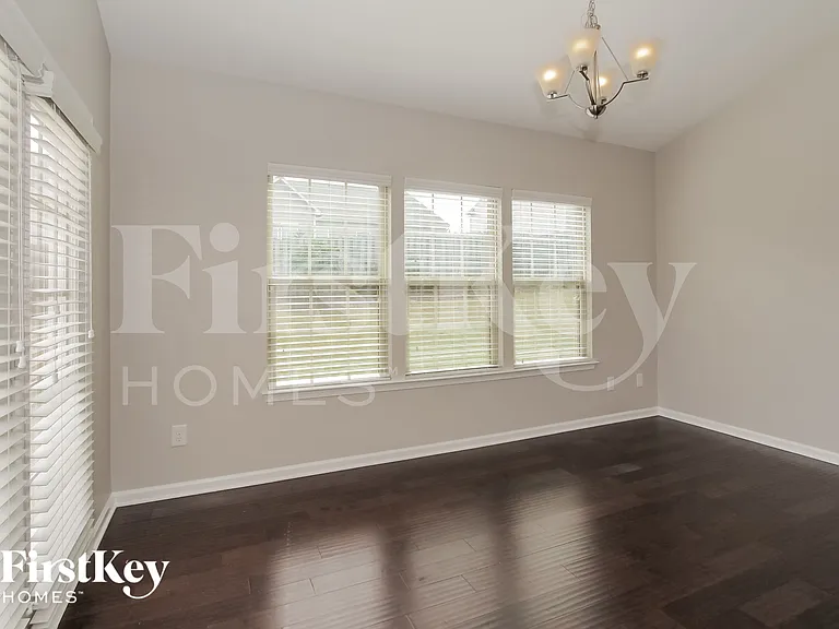 124 Alborn Dr — Photo 6