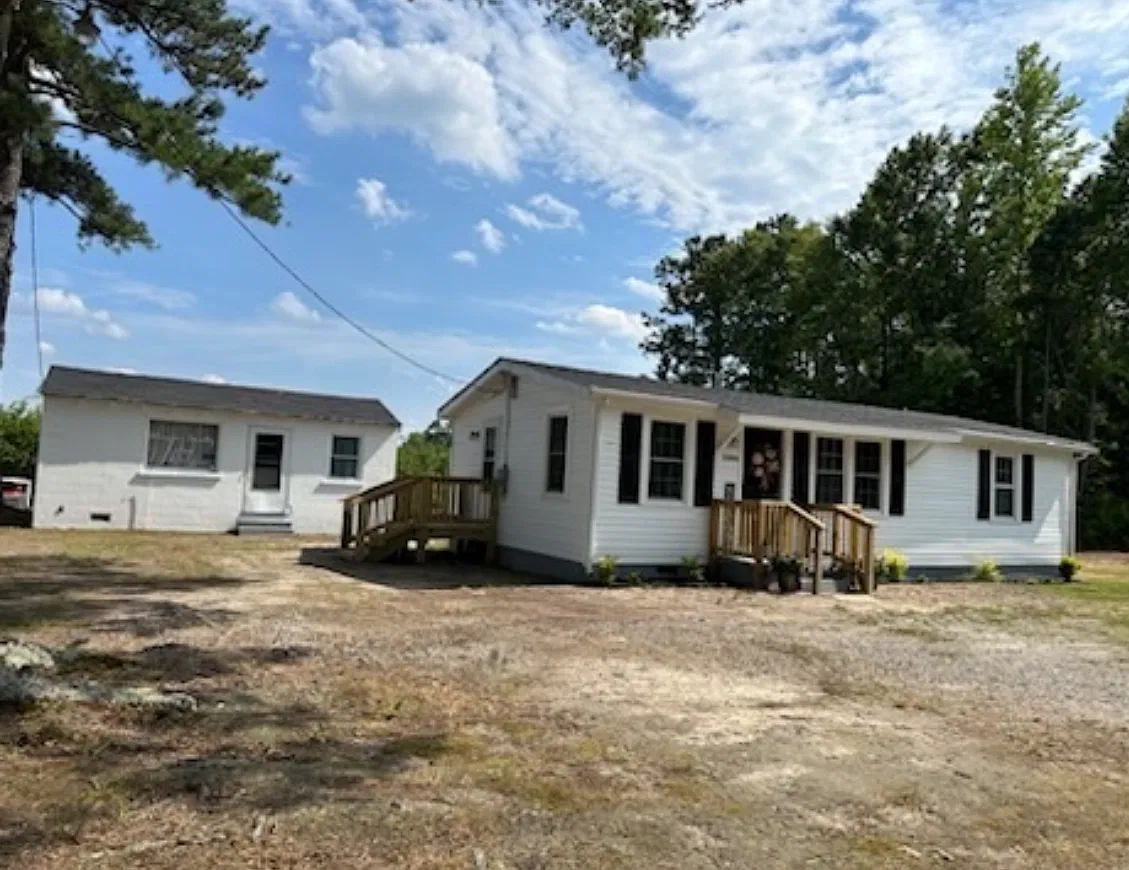 3 bed, 1.5 bath, 1000 sqft, $1,200 — Photo 1