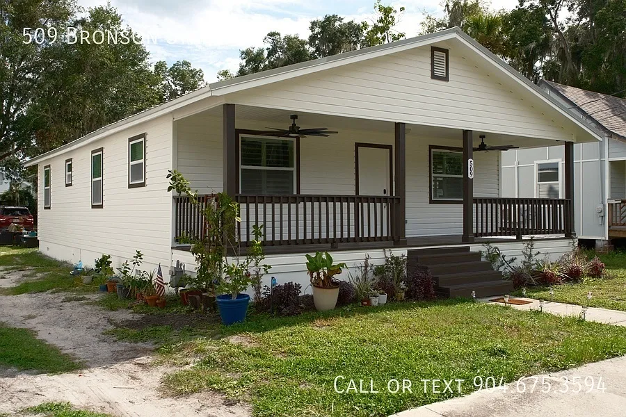 Charming Home close to Historic Downtown Palatka — Photo 1