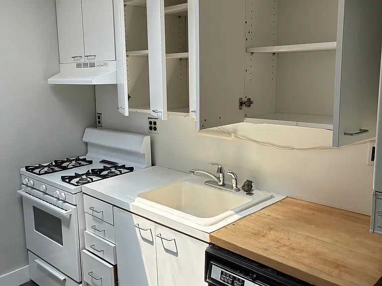 504 Court St #5 — Photo 9