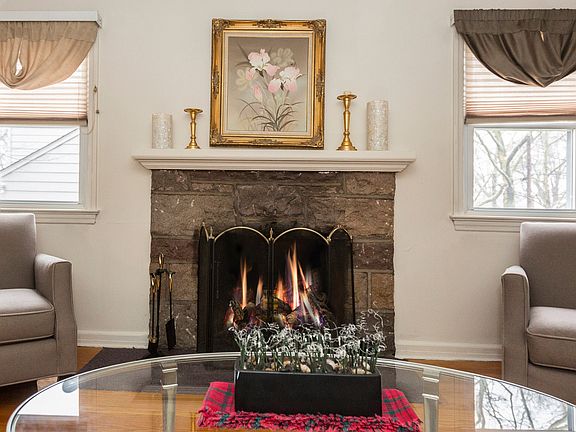 5th image of 789 Stelton St