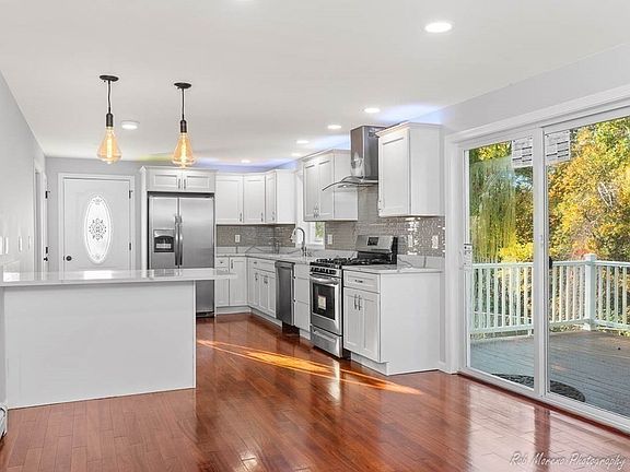 5th image of 50 Longfellow Dr