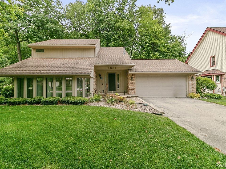1st image of 38360 Lancaster Dr