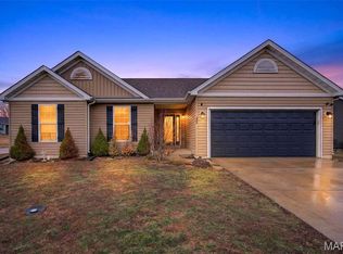 360 Spring Valley Dr, Winfield, MO 63389