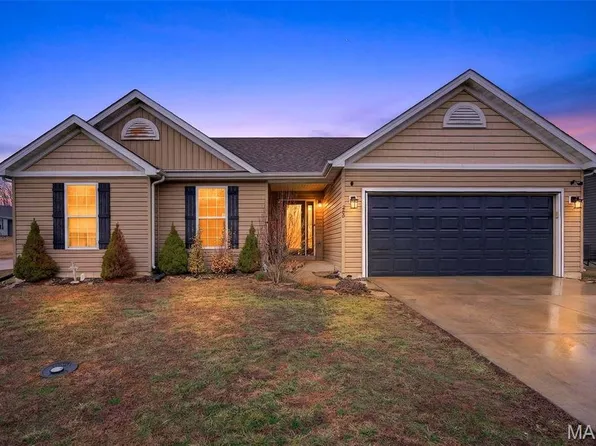 360 Spring Valley Dr, Winfield, MO 63389