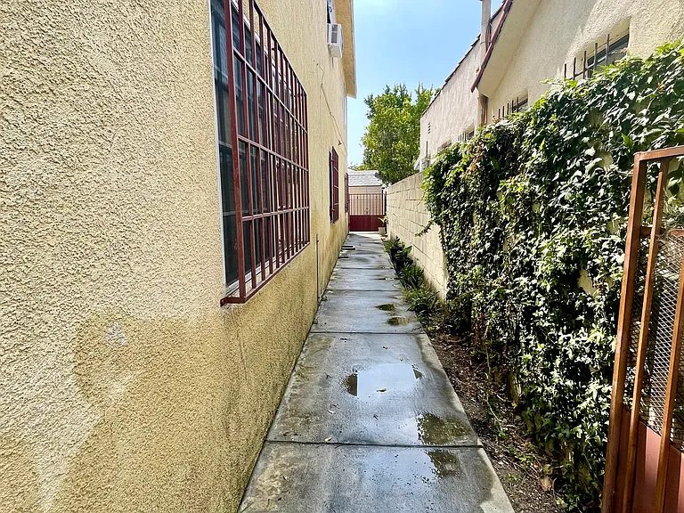 3035 S Palm Grove Ave #3035 — Photo 11