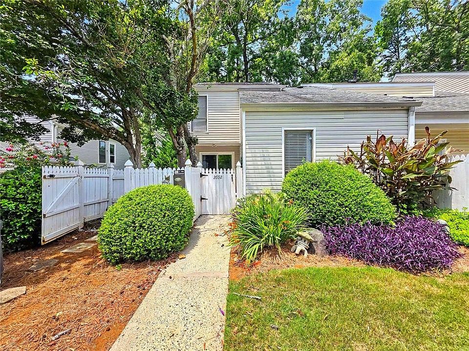 1st image of 2692 Meadowlawn Dr SE