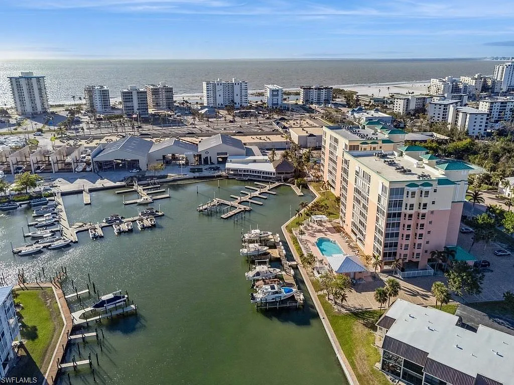 2 bed, 2.0 bath, 1394 sqft, $3,000 — Photo 3