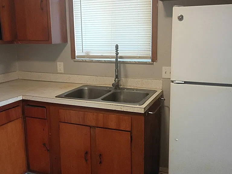 251 Graham St — Photo 7