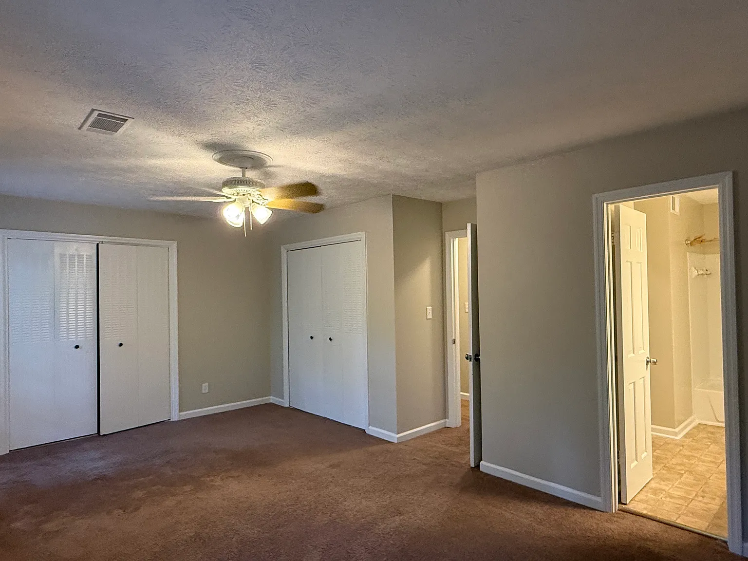 2 bed, 2.5 bath, 1392 sqft, $1,950 — Photo 3