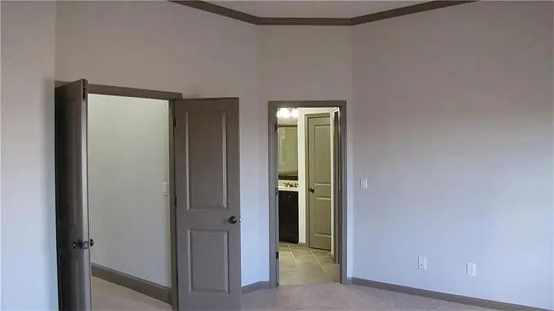 4 bed, 3.5 bath, 3001 sqft, $3,100 — Photo 4