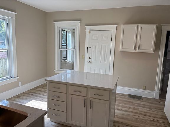 5th image of 1113 26th Ave NE Unit 1