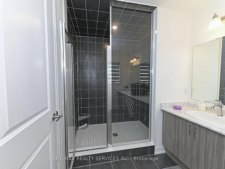 15 Blacklock St #19 — Photo 35