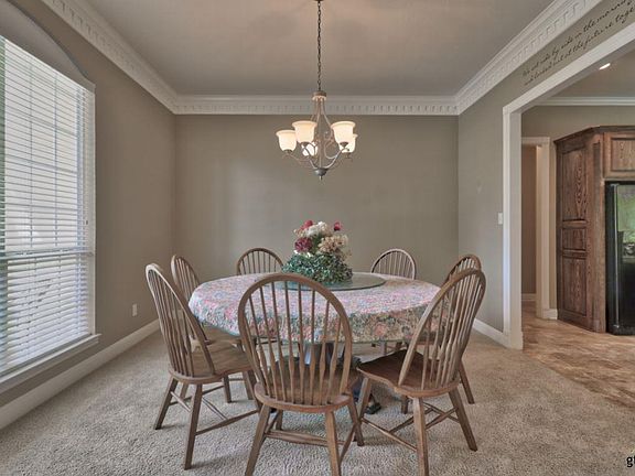 5th image of 1923 Old Oak Dr