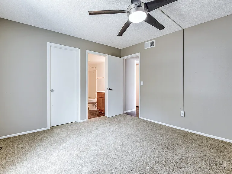 Aaron Lake Apartments — Photo 12