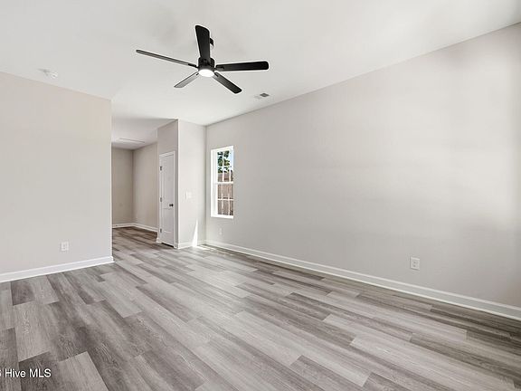 5th image of 2904 Moore Avenue