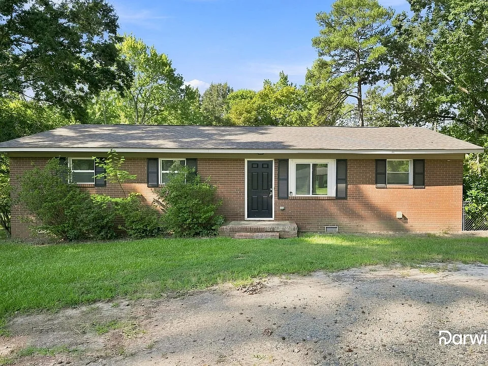 203 Pinetree Dr