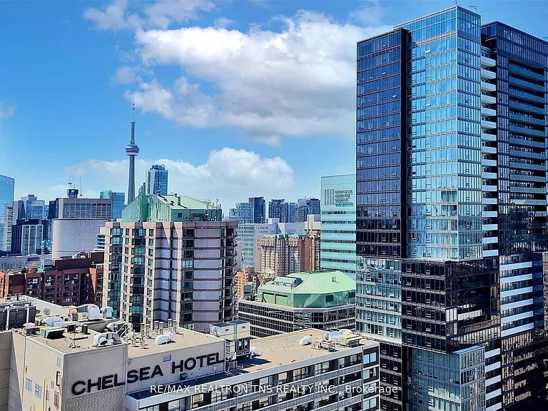 386 Yonge St W #3012 — Photo 4