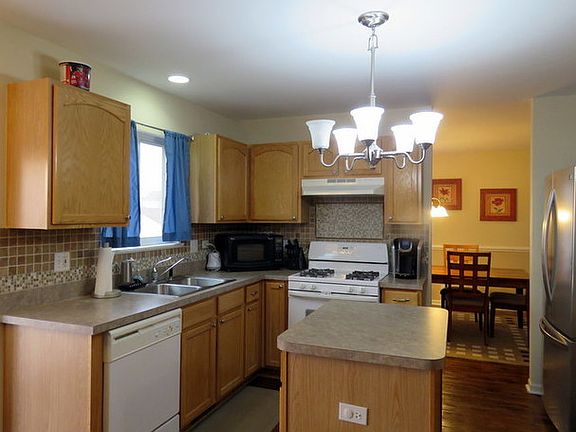 5th image of 9661 Longfield Dr