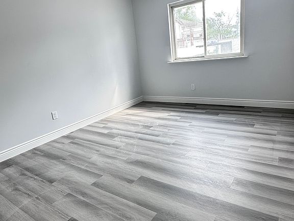 3rd image of 16 Bowling Green Pl #1