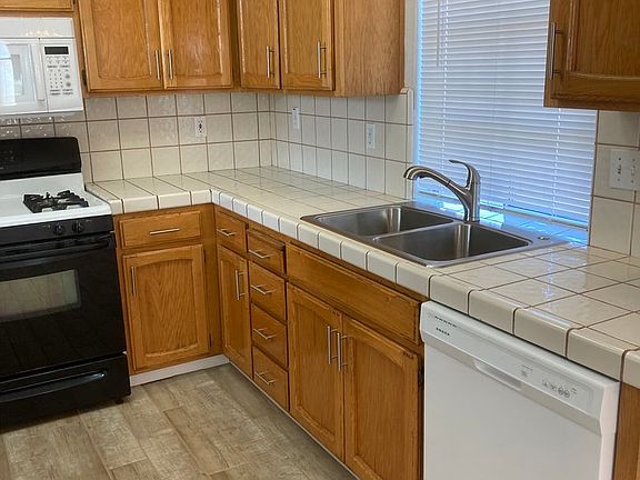 4th image of 844 Amelia Ct