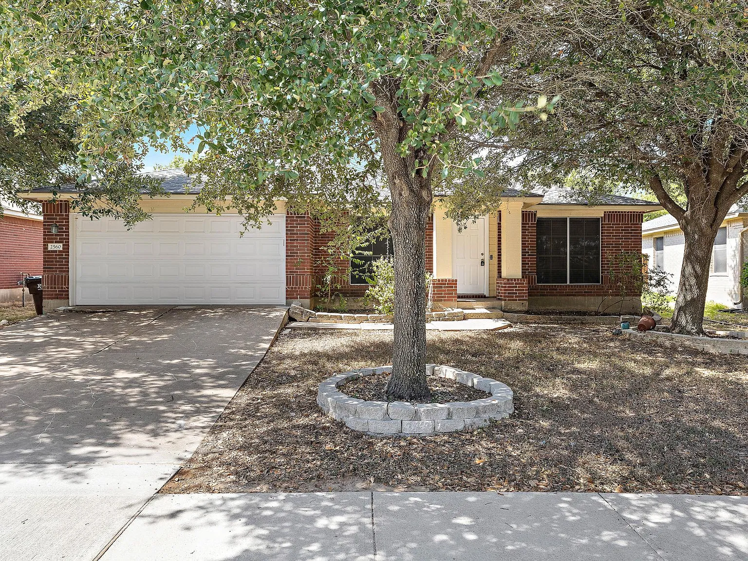 4 bed, 2.0 bath, 2208 sqft, $2,200 — Photo 1