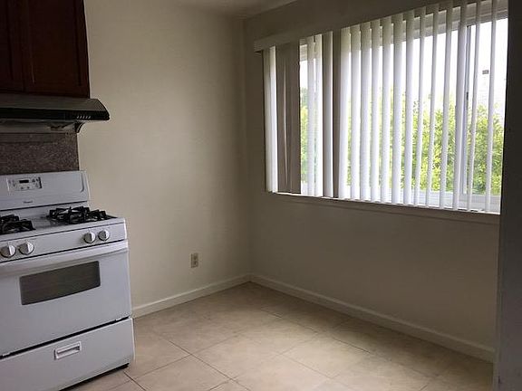 Kitchen & Dinning area