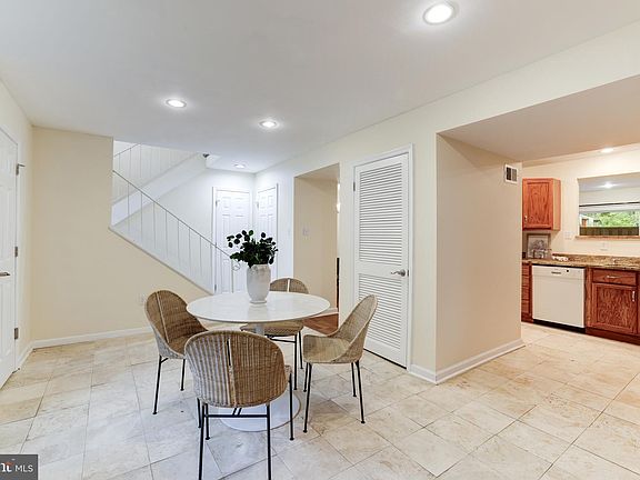 5th image of 11102 Saffold Way