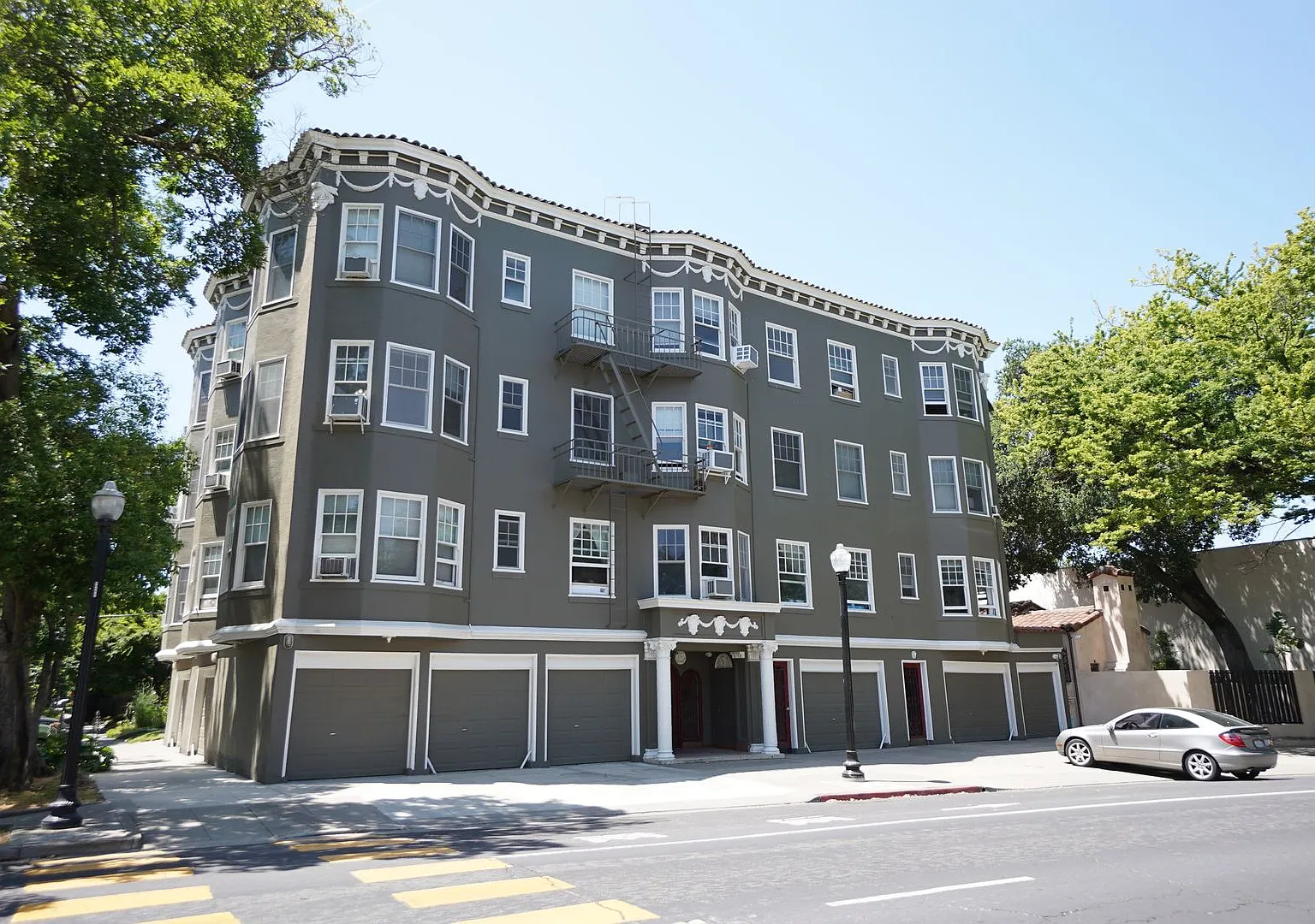 Fortview Apartment — Photo 1
