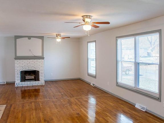 3rd image of 2107 S Park Ave