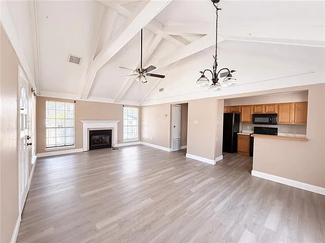 2 bed, 1.0 bath, 1000 sqft, $1,350 — Photo 3
