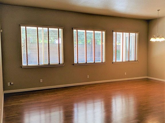 4th image of 2511 Somerset Way