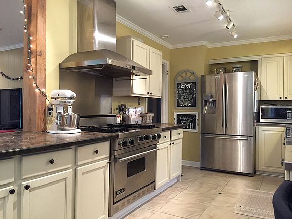 4th image of 203 Live Oak Dr