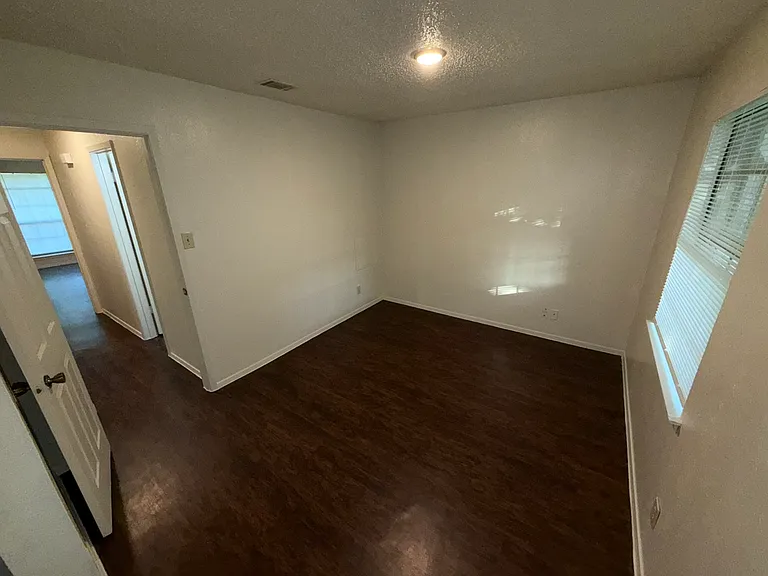 2318 Paul Revere St #B — Photo 4
