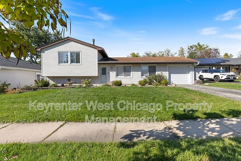 3 bed, 2.0 bath, 1445 sqft, $2,895 — Photo 3