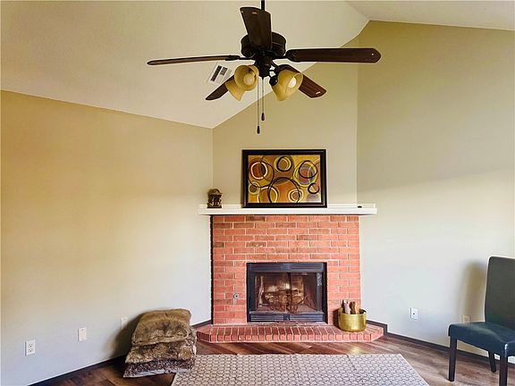 3rd image of 2429 W Gum St