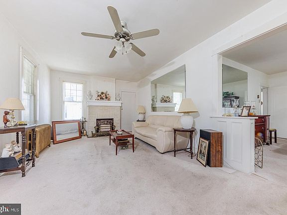 5th image of 244 W Graisbury Ave