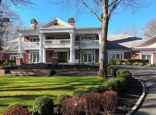 98 Cliff Rd, Port Jefferson, NY 11777