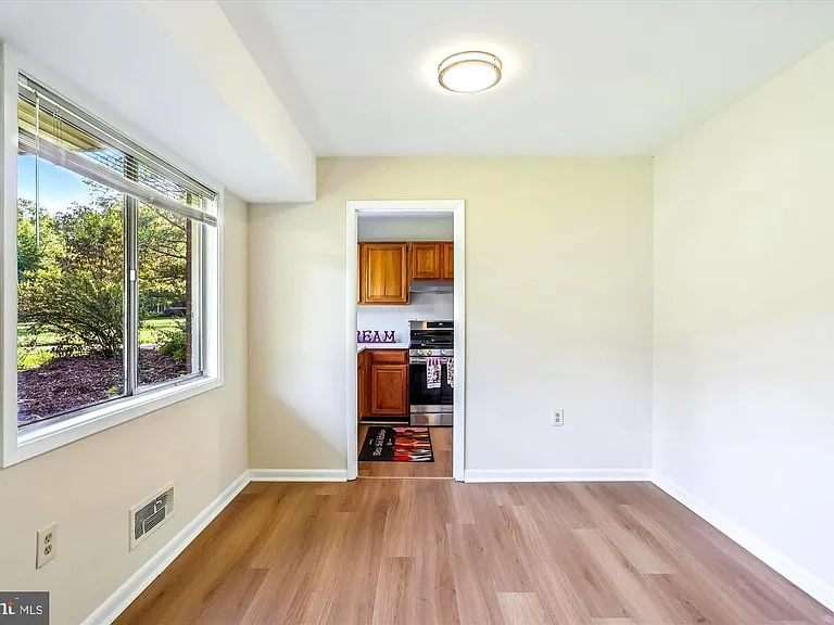 10601 Weymouth St #4 — Photo 9