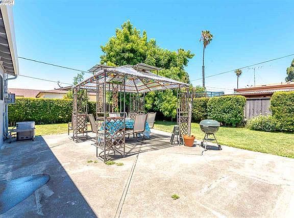 2nd image of 5089 Coco Palm Dr