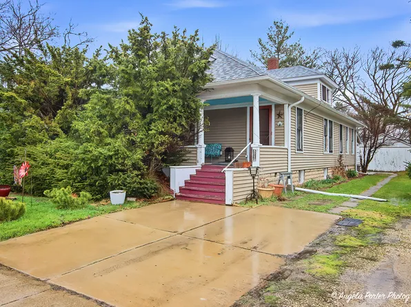 9712 Saint Albans St, Hebron, IL 60034