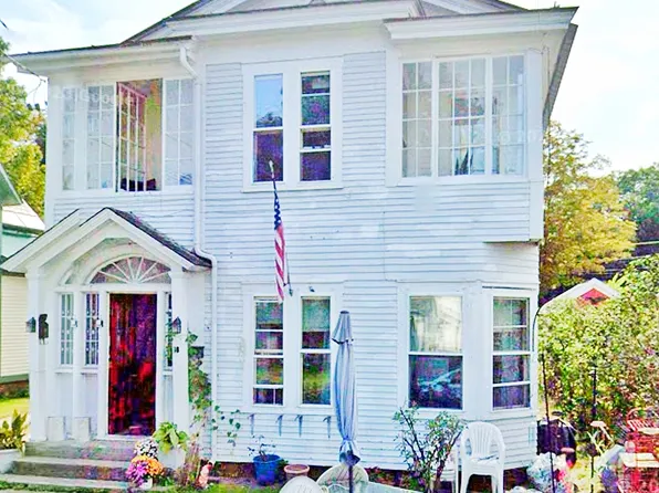 18 Center St, Bellows Falls, VT 05101