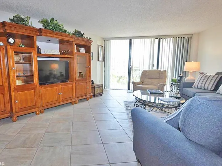 260 Seaview Ct #404 — Photo 24