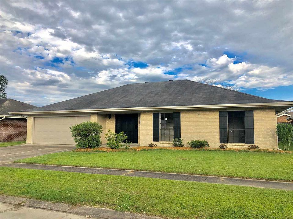 1st image of 211 Aspen Dr