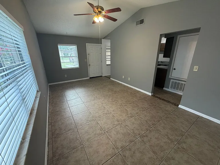 2415 S Cedar Ave #B — Photo 3