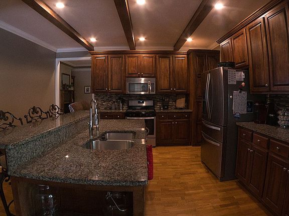 5th image of 600 Wilks Dr E