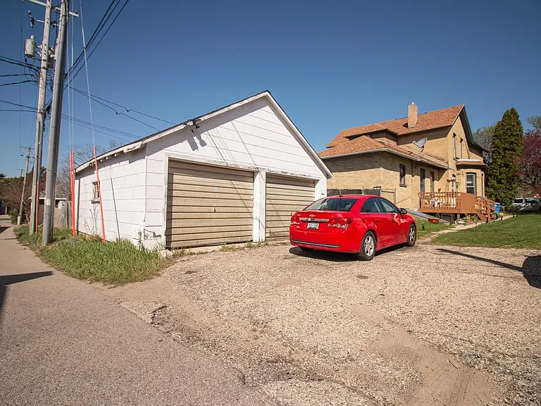 208 W Pleasant St — Photo 11
