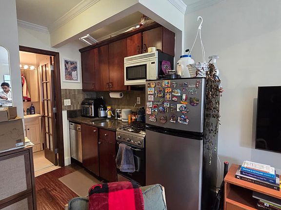 4th image of 23 Clinton St APT 3A